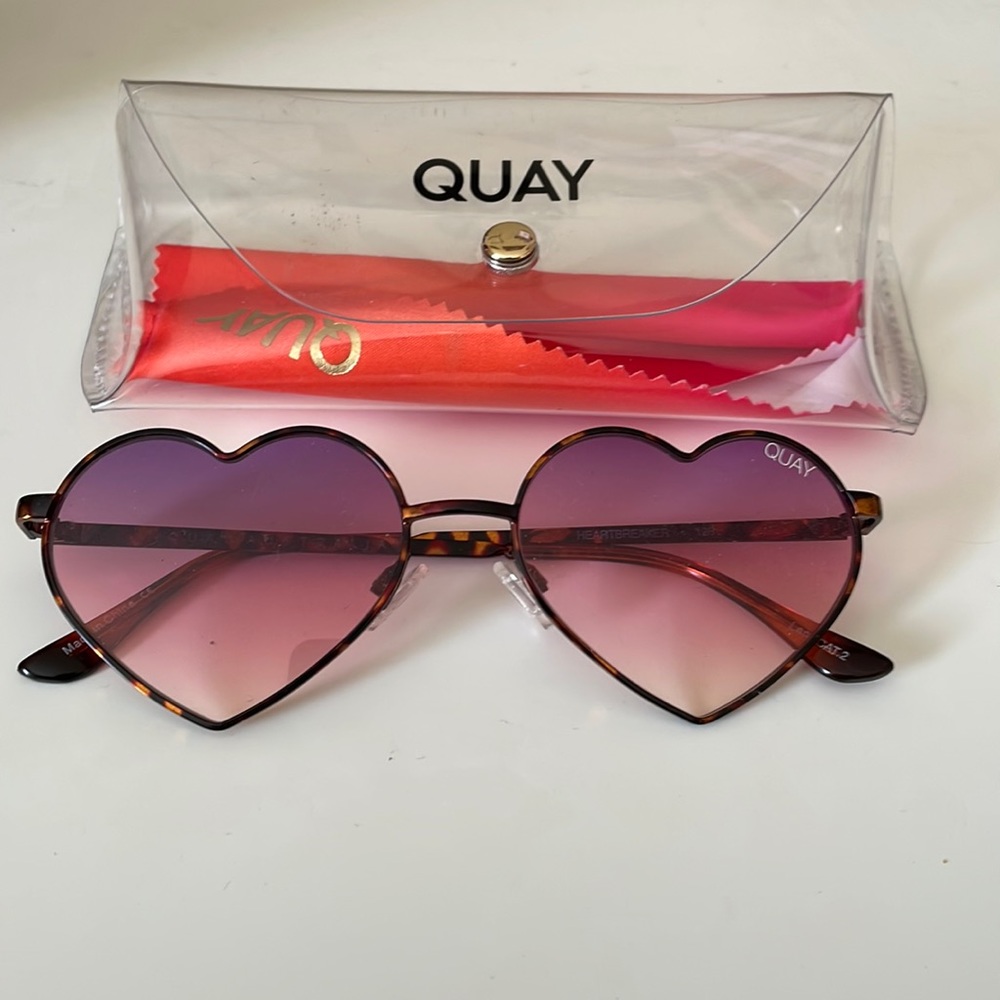 Quay Heart-shaped Sunglasses
